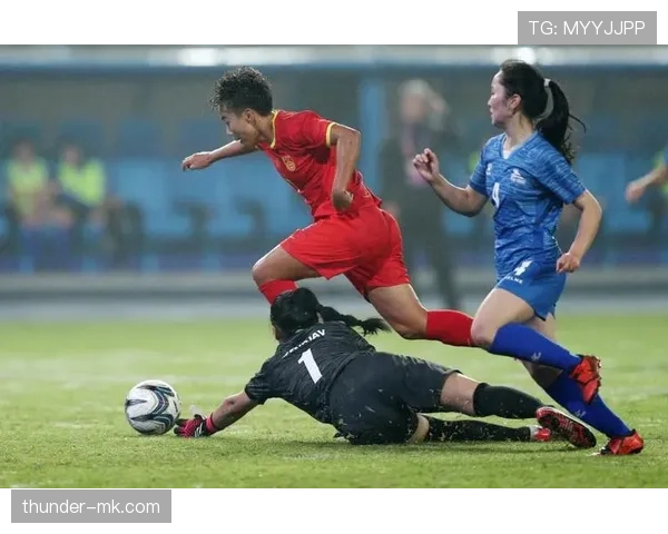 亚运会足球赛引燃球迷激情，精彩对决备受瞩目