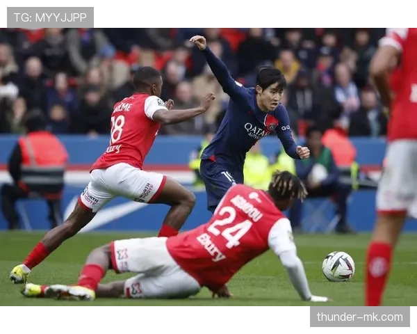 兰斯锋线火力全开，新赛季首轮惊艳亮相剑指法甲佳绩