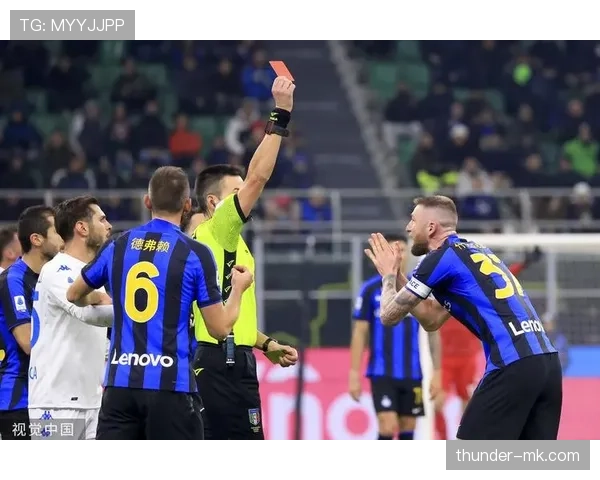 什克里尼亚尔在国米后防线的表现持续提升,球队防守实力备受关注 什克里尼亚尔在国米后防线的表现持续提升,球队防守实力备受关注