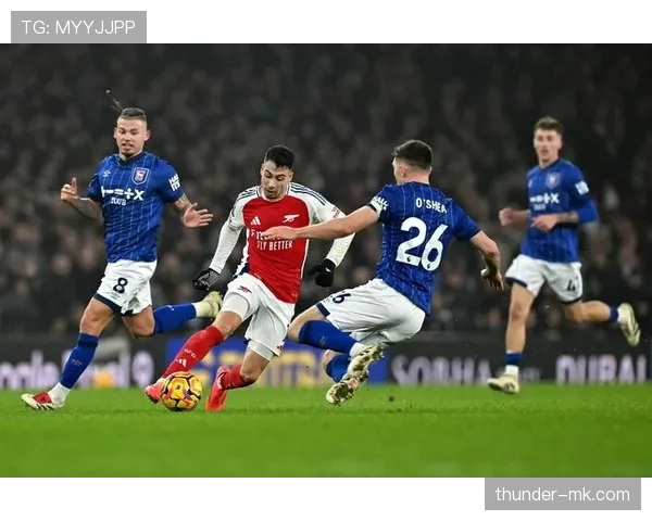 伯恩茅斯后卫伍德盖特近期表现稳健，助力球队防守端持续提升