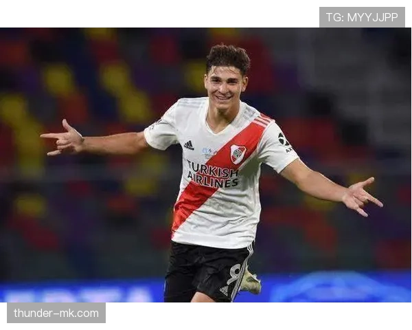 全能前锋模板：阿尔瓦雷斯如何胜任多个位置